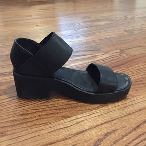 Urban Outfitters 90s Platform Sandals